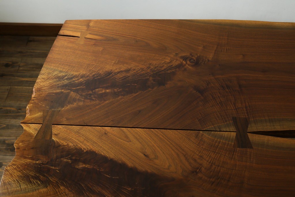 中古　桜製作所創業者・永見眞一氏サイン入り!!　ジョージ・ナカシマ(George Nakashima)　素材を活かした造形が魅力のコノイドテーブル　(R-087692)