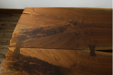 中古　桜製作所創業者・永見眞一氏サイン入り!!　ジョージ・ナカシマ(George Nakashima)　素材を活かした造形が魅力のコノイドテーブル　(R-087692)