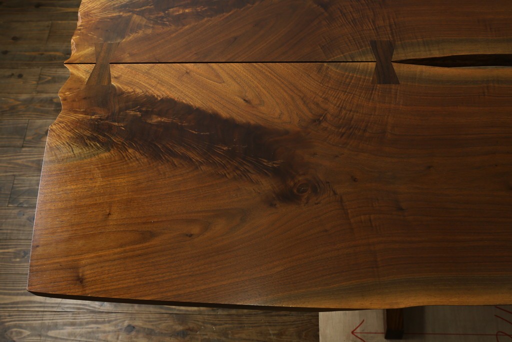 中古　桜製作所創業者・永見眞一氏サイン入り!!　ジョージ・ナカシマ(George Nakashima)　素材を活かした造形が魅力のコノイドテーブル　(R-087692)