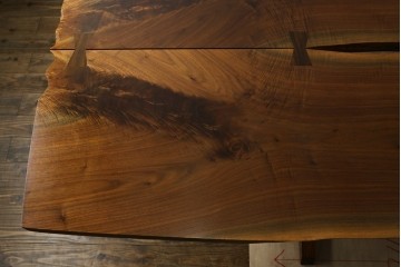 中古　桜製作所創業者・永見眞一氏サイン入り!!　ジョージ・ナカシマ(George Nakashima)　素材を活かした造形が魅力のコノイドテーブル　(R-087692)