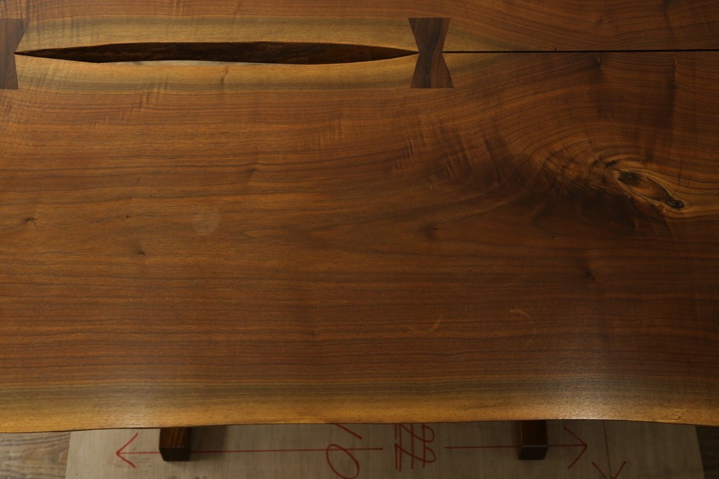 中古　桜製作所創業者・永見眞一氏サイン入り!!　ジョージ・ナカシマ(George Nakashima)　素材を活かした造形が魅力のコノイドテーブル　(R-087692)
