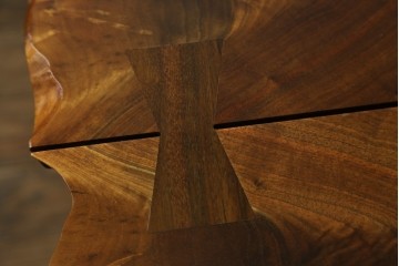 中古　桜製作所創業者・永見眞一氏サイン入り!!　ジョージ・ナカシマ(George Nakashima)　素材を活かした造形が魅力のコノイドテーブル　(R-087692)