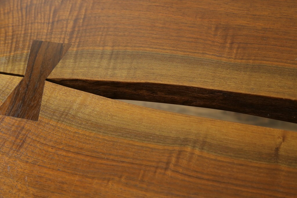 中古　桜製作所創業者・永見眞一氏サイン入り!!　ジョージ・ナカシマ(George Nakashima)　素材を活かした造形が魅力のコノイドテーブル　(R-087692)