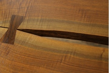 中古　桜製作所創業者・永見眞一氏サイン入り!!　ジョージ・ナカシマ(George Nakashima)　素材を活かした造形が魅力のコノイドテーブル　(R-087692)