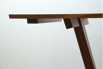 中古　桜製作所創業者・永見眞一氏サイン入り!!　ジョージ・ナカシマ(George Nakashima)　素材を活かした造形が魅力のコノイドテーブル　(R-087692)