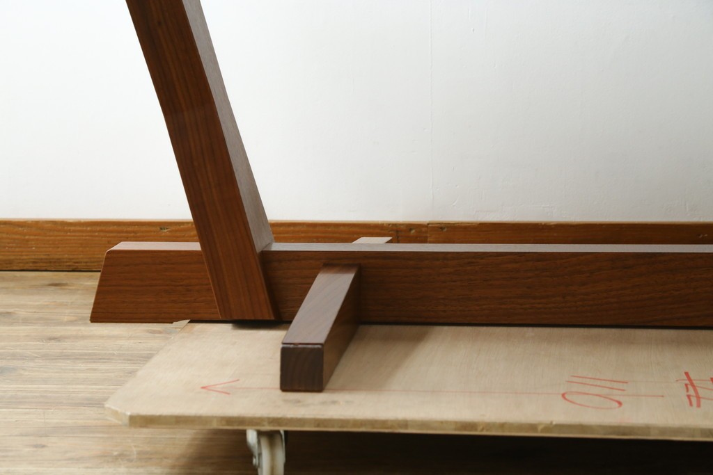 中古　桜製作所創業者・永見眞一氏サイン入り!!　ジョージ・ナカシマ(George Nakashima)　素材を活かした造形が魅力のコノイドテーブル　(R-087692)