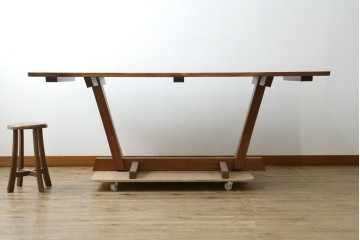 中古　桜製作所創業者・永見眞一氏サイン入り!!　ジョージ・ナカシマ(George Nakashima)　素材を活かした造形が魅力のコノイドテーブル　(R-087692)