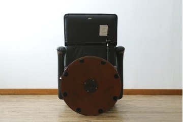 中古　美品　本革シート　オットマン一体型でゆったりとくつろげるリクライニングチェア　(R-087695)
