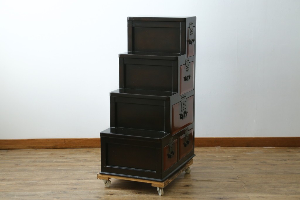 中古　職人手作り　希少な廃番品　民芸城山　朱と黒の濃淡が美しい一閑張りの階段箪笥　(R-087697)