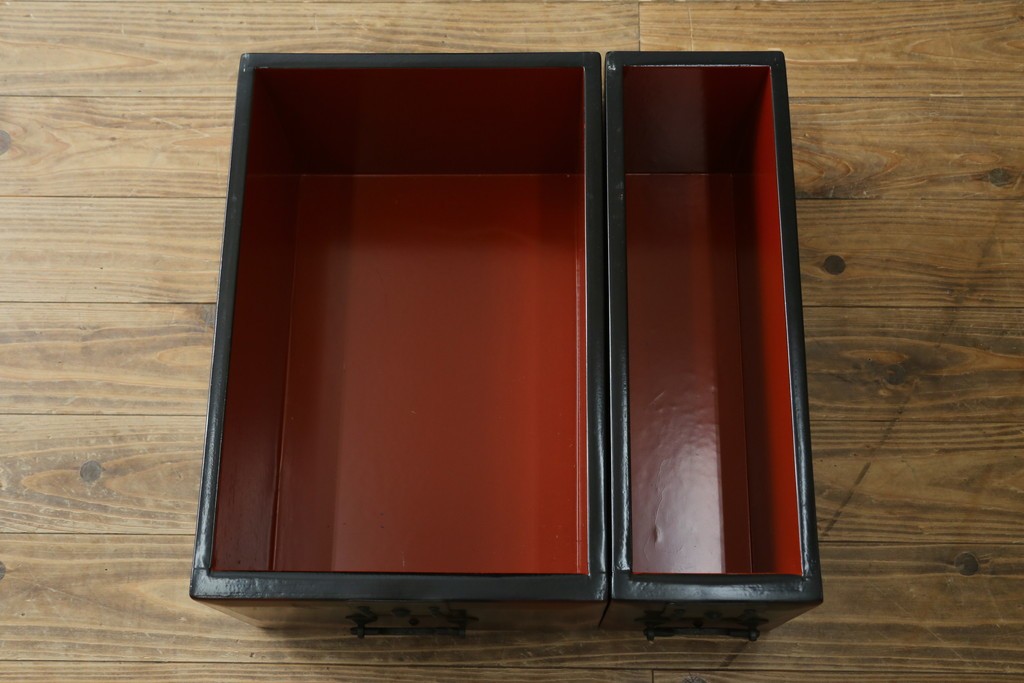 中古　職人手作り　希少な廃番品　民芸城山　朱と黒の濃淡が美しい一閑張りの階段箪笥　(R-087697)