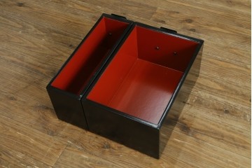 中古　職人手作り　希少な廃番品　民芸城山　朱と黒の濃淡が美しい一閑張りの階段箪笥　(R-087697)