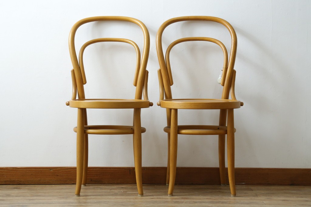 中古　美品　希少な廃番品　秋田木工　Stellamia Branche(ステラミア・ブランチ)シリーズ　座面にエンボス加工を施した軽やかな曲木細工のチェア2脚セット　(R-087698)