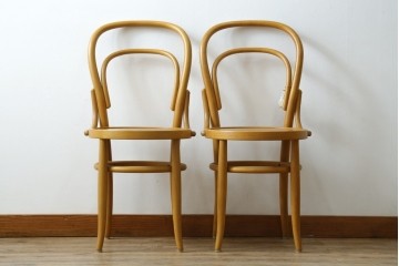 中古　美品　希少な廃番品　秋田木工　Stellamia Branche(ステラミア・ブランチ)シリーズ　座面にエンボス加工を施した軽やかな曲木細工のチェア2脚セット　(R-087698)