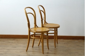 中古　美品　希少な廃番品　秋田木工　Stellamia Branche(ステラミア・ブランチ)シリーズ　座面にエンボス加工を施した軽やかな曲木細工のチェア2脚セット　(R-087698)