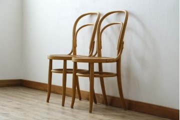 中古　美品　希少な廃番品　秋田木工　Stellamia Branche(ステラミア・ブランチ)シリーズ　座面にエンボス加工を施した軽やかな曲木細工のチェア2脚セット　(R-087698)