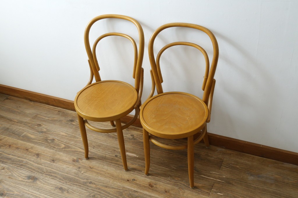 中古　美品　希少な廃番品　秋田木工　Stellamia Branche(ステラミア・ブランチ)シリーズ　座面にエンボス加工を施した軽やかな曲木細工のチェア2脚セット　(R-087698)