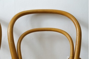 中古　美品　希少な廃番品　秋田木工　Stellamia Branche(ステラミア・ブランチ)シリーズ　座面にエンボス加工を施した軽やかな曲木細工のチェア2脚セット　(R-087698)