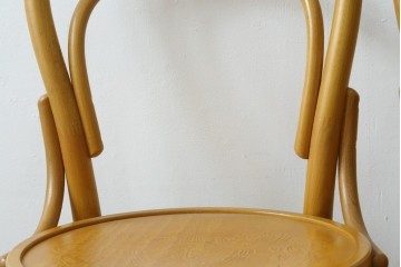 中古　美品　希少な廃番品　秋田木工　Stellamia Branche(ステラミア・ブランチ)シリーズ　座面にエンボス加工を施した軽やかな曲木細工のチェア2脚セット　(R-087698)