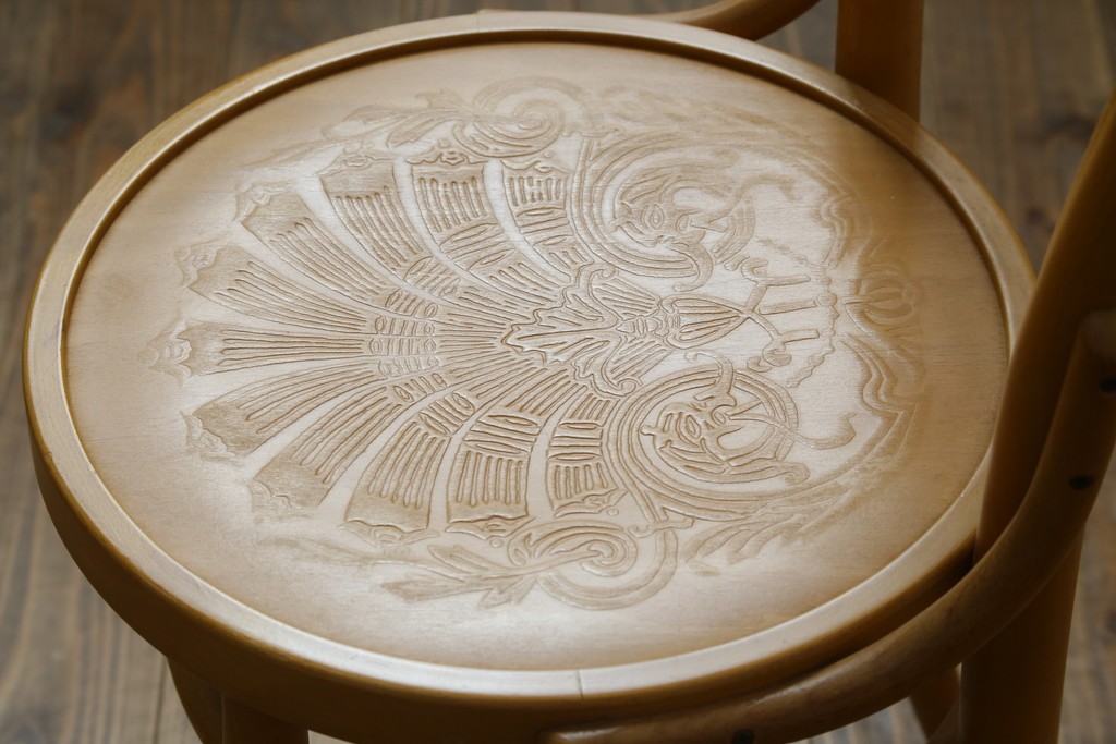 中古　美品　希少な廃番品　秋田木工　Stellamia Branche(ステラミア・ブランチ)シリーズ　座面にエンボス加工を施した軽やかな曲木細工のチェア2脚セット　(R-087698)