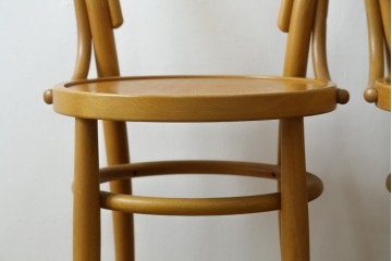 中古　美品　希少な廃番品　秋田木工　Stellamia Branche(ステラミア・ブランチ)シリーズ　座面にエンボス加工を施した軽やかな曲木細工のチェア2脚セット　(R-087698)