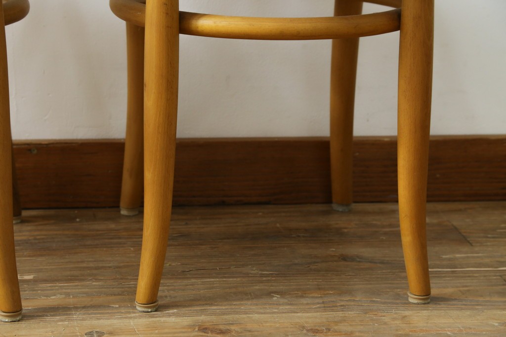 中古　美品　希少な廃番品　秋田木工　Stellamia Branche(ステラミア・ブランチ)シリーズ　座面にエンボス加工を施した軽やかな曲木細工のチェア2脚セット　(R-087698)