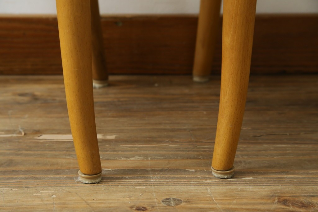 中古　美品　希少な廃番品　秋田木工　Stellamia Branche(ステラミア・ブランチ)シリーズ　座面にエンボス加工を施した軽やかな曲木細工のチェア2脚セット　(R-087698)