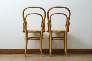 中古　美品　希少な廃番品　秋田木工　Stellamia Branche(ステラミア・ブランチ)シリーズ　座面にエンボス加工を施した軽やかな曲木細工のチェア2脚セット　(R-087698)