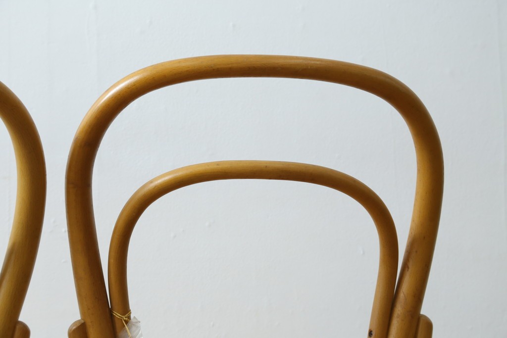 中古　美品　希少な廃番品　秋田木工　Stellamia Branche(ステラミア・ブランチ)シリーズ　座面にエンボス加工を施した軽やかな曲木細工のチェア2脚セット　(R-087698)