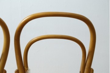 中古　美品　希少な廃番品　秋田木工　Stellamia Branche(ステラミア・ブランチ)シリーズ　座面にエンボス加工を施した軽やかな曲木細工のチェア2脚セット　(R-087698)