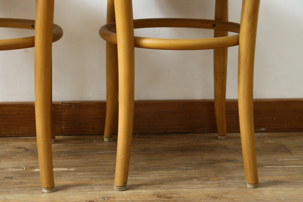 中古　美品　希少な廃番品　秋田木工　Stellamia Branche(ステラミア・ブランチ)シリーズ　座面にエンボス加工を施した軽やかな曲木細工のチェア2脚セット　(R-087698)