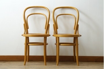 中古　美品　希少な廃番品　秋田木工　Stellamia Branche(ステラミア・ブランチ)シリーズ　座面にエンボス加工を施した軽やかな曲木細工のチェア2脚セット　(R-087698)