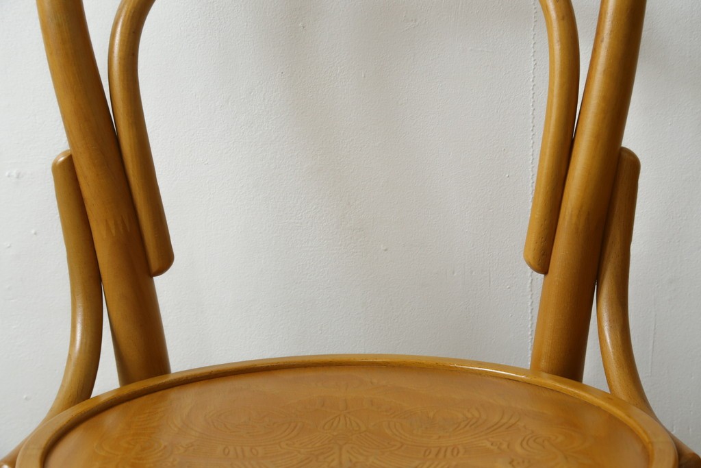 中古　美品　希少な廃番品　秋田木工　Stellamia Branche(ステラミア・ブランチ)シリーズ　座面にエンボス加工を施した軽やかな曲木細工のチェア2脚セット　(R-087698)