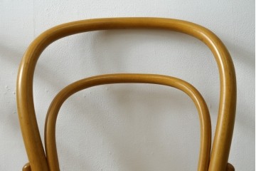 中古　美品　希少な廃番品　秋田木工　Stellamia Branche(ステラミア・ブランチ)シリーズ　座面にエンボス加工を施した軽やかな曲木細工のチェア2脚セット　(R-087698)