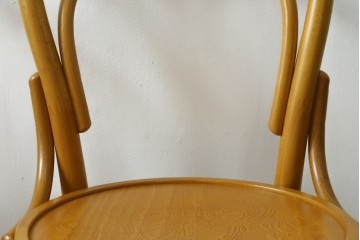 中古　美品　希少な廃番品　秋田木工　Stellamia Branche(ステラミア・ブランチ)シリーズ　座面にエンボス加工を施した軽やかな曲木細工のチェア2脚セット　(R-087698)
