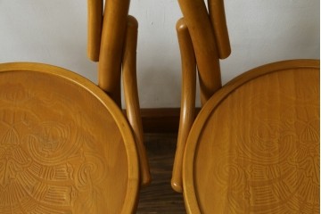 中古　美品　希少な廃番品　秋田木工　Stellamia Branche(ステラミア・ブランチ)シリーズ　座面にエンボス加工を施した軽やかな曲木細工のチェア2脚セット　(R-087698)