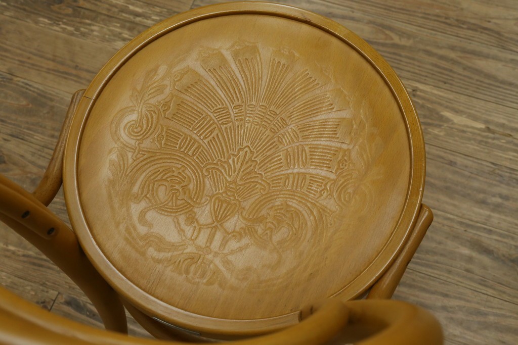 中古　美品　希少な廃番品　秋田木工　Stellamia Branche(ステラミア・ブランチ)シリーズ　座面にエンボス加工を施した軽やかな曲木細工のチェア2脚セット　(R-087698)