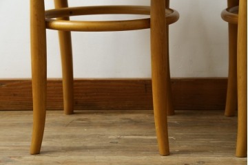 中古　美品　希少な廃番品　秋田木工　Stellamia Branche(ステラミア・ブランチ)シリーズ　座面にエンボス加工を施した軽やかな曲木細工のチェア2脚セット　(R-087698)