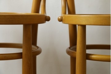 中古　美品　希少な廃番品　秋田木工　Stellamia Branche(ステラミア・ブランチ)シリーズ　座面にエンボス加工を施した軽やかな曲木細工のチェア2脚セット　(R-087698)