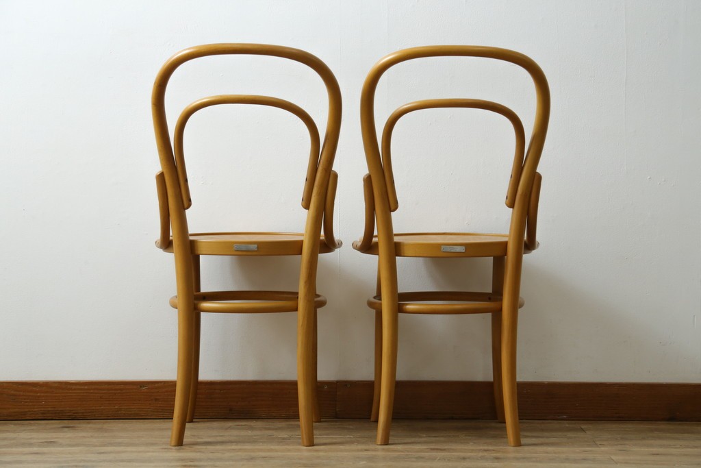 中古　美品　希少な廃番品　秋田木工　Stellamia Branche(ステラミア・ブランチ)シリーズ　座面にエンボス加工を施した軽やかな曲木細工のチェア2脚セット　(R-087698)