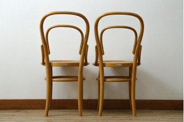 中古　美品　希少な廃番品　秋田木工　Stellamia Branche(ステラミア・ブランチ)シリーズ　座面にエンボス加工を施した軽やかな曲木細工のチェア2脚セット　(R-087698)