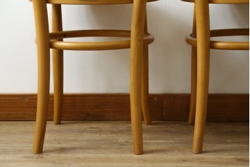 中古　美品　希少な廃番品　秋田木工　Stellamia Branche(ステラミア・ブランチ)シリーズ　座面にエンボス加工を施した軽やかな曲木細工のチェア2脚セット　(R-087698)