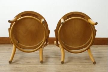 中古　美品　希少な廃番品　秋田木工　Stellamia Branche(ステラミア・ブランチ)シリーズ　座面にエンボス加工を施した軽やかな曲木細工のチェア2脚セット　(R-087698)