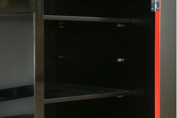 中古　美品　輪島塗　金彩・高蒔絵(梅・雀)　希少な朱塗りの飾り棚　定価約350万円　(R-087699)