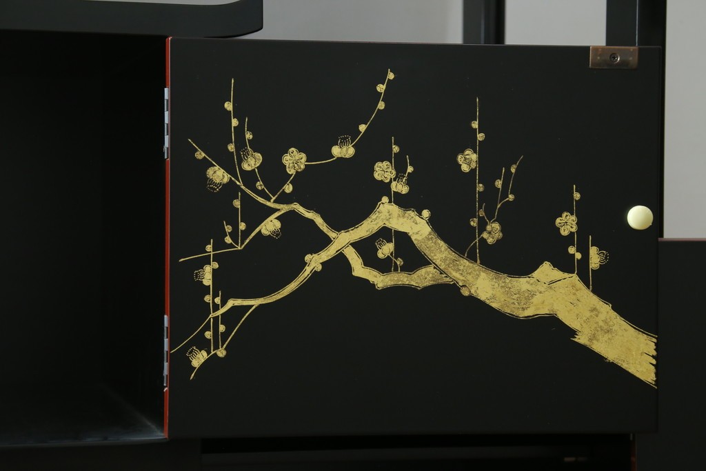 中古　美品　輪島塗　金彩・高蒔絵(梅・雀)　希少な朱塗りの飾り棚　定価約350万円　(R-087699)