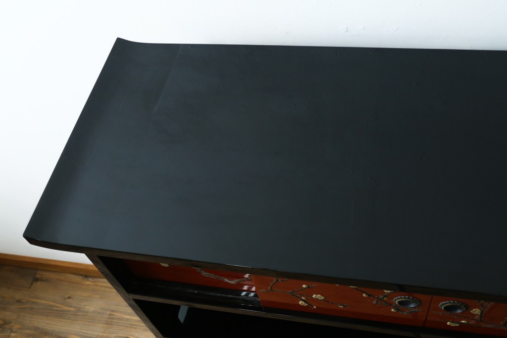 中古　美品　輪島塗　金彩・高蒔絵(梅・雀)　希少な朱塗りの飾り棚　定価約350万円　(R-087699)