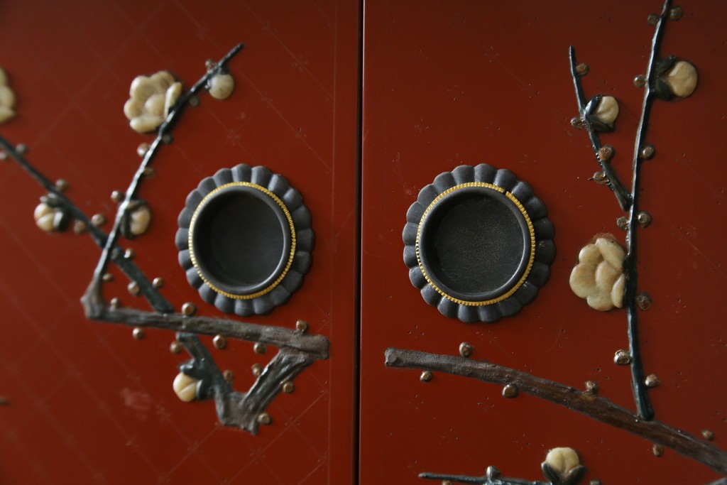 中古　美品　輪島塗　金彩・高蒔絵(梅・雀)　希少な朱塗りの飾り棚　定価約350万円　(R-087699)