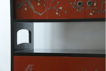 中古　美品　輪島塗　金彩・高蒔絵(梅・雀)　希少な朱塗りの飾り棚　定価約350万円　(R-087699)