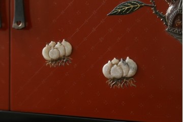 中古　美品　輪島塗　金彩・高蒔絵(梅・雀)　希少な朱塗りの飾り棚　定価約350万円　(R-087699)