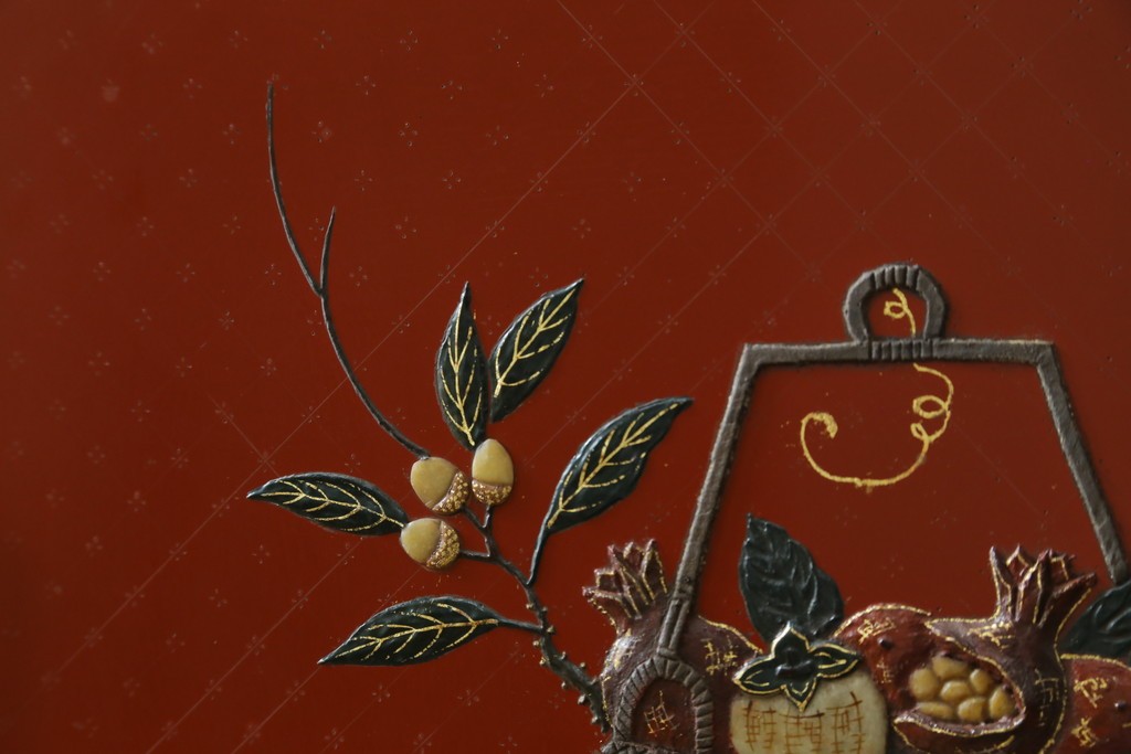 中古　美品　輪島塗　金彩・高蒔絵(梅・雀)　希少な朱塗りの飾り棚　定価約350万円　(R-087699)