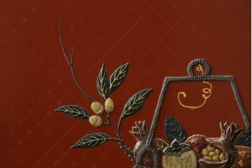 中古　美品　輪島塗　金彩・高蒔絵(梅・雀)　希少な朱塗りの飾り棚　定価約350万円　(R-087699)